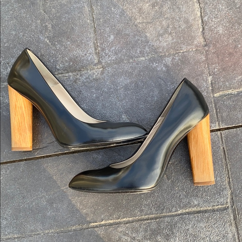 Yves Saint Laurent black pump - Picture 3 of 7
